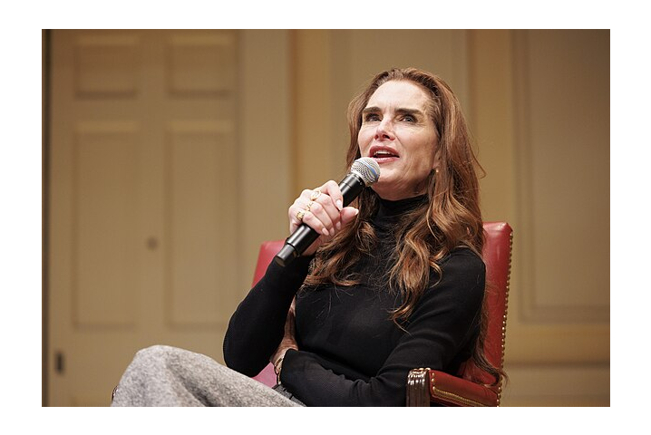 Brooke Shields kończy 60 lat: lodowate kąpiele, luz w diecie i zdrowe szaleństwa – jak dba o formę