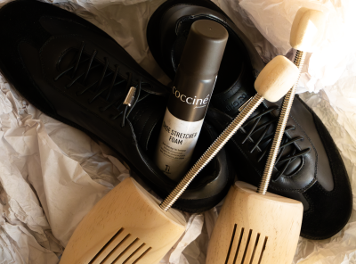 Spray do rozciągania butów – czy to działa?