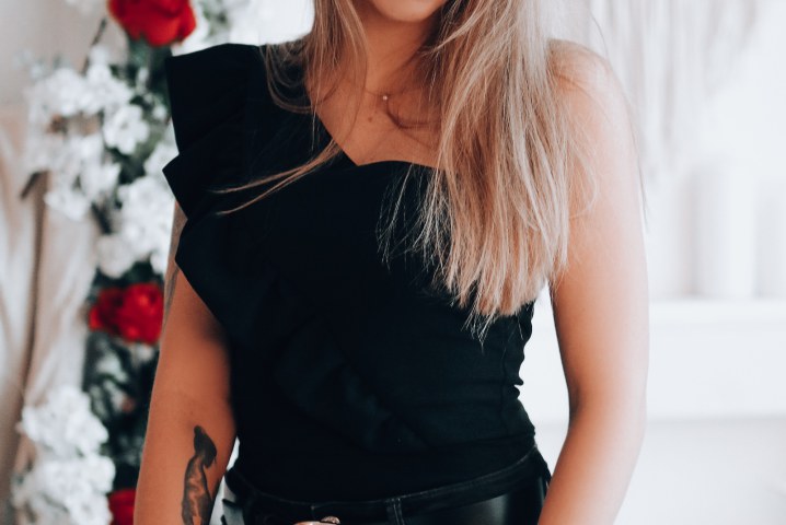 Mała, Lecz Wielka! Jak Wybrać Idealną Kopertówkę, By Wyglądać Luksusowo (i Zabrać Telefon!)