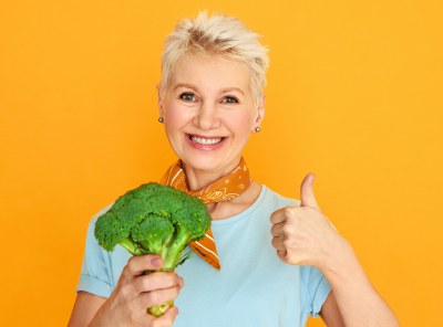 Jak schudnąć po 60? Dieta i jadłospis dla 60-latki