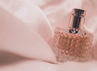 Perfumy a woda toaletowa - czym się różnią?